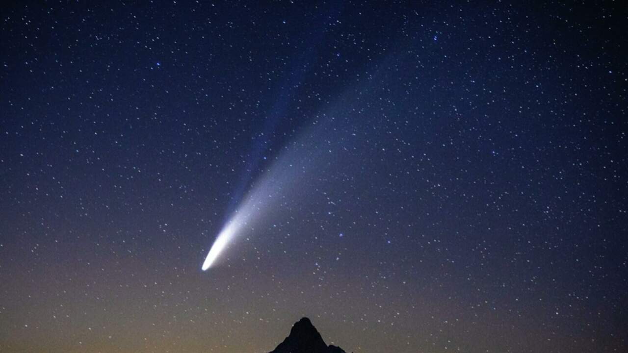 Giant comet likely to make close approach to Earth tonight