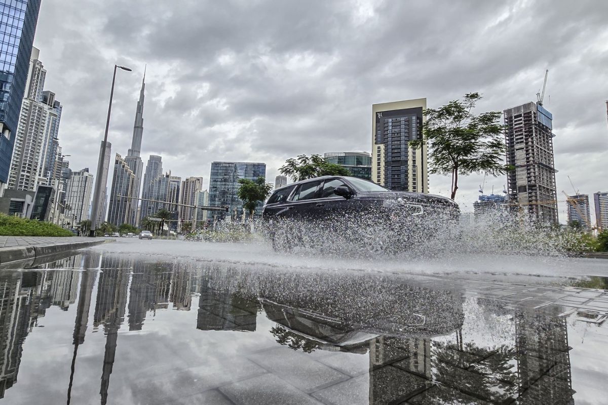 Dubai Police Issue Rain Warning To Motorists